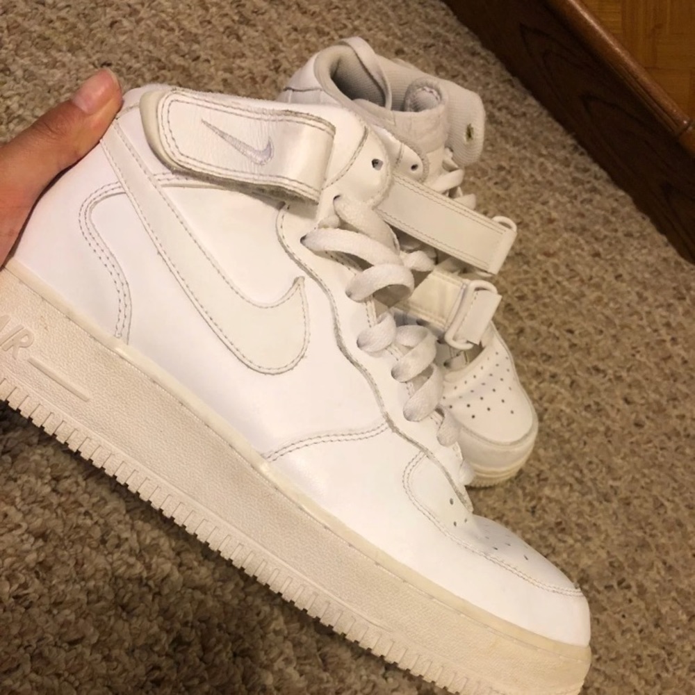 SOLD Nike Air Force 1s Mid